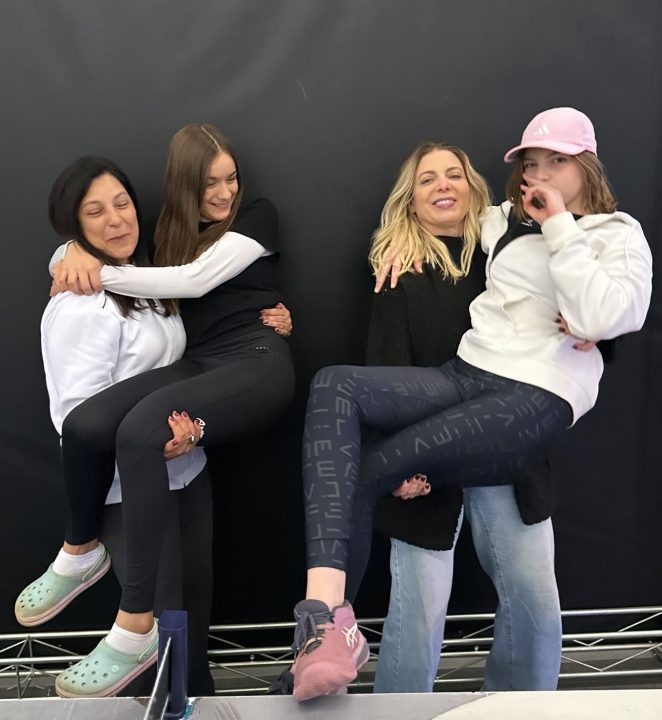 Filha de Sheila Mello impressiona por altura e semelhança com a mãe