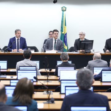 Comissão da Câmara aprova isenção do Imposto Renda para quem ganha até R$ 5 mil