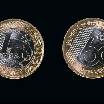 Nova moeda de R$ 1 começa a circular no país com homenagem especial