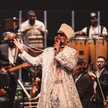 Carlinhos Brown leva a força da Bahia para concerto especial com a Orquestra Ouro Preto, celebrando os 314 anos de Ouro Preto
