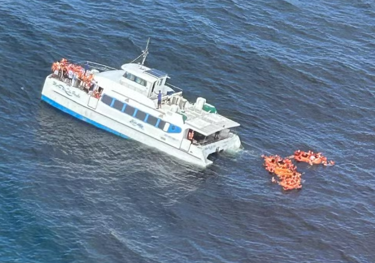 Acidente deixa embarcação à deriva na Ilha de Itaparica