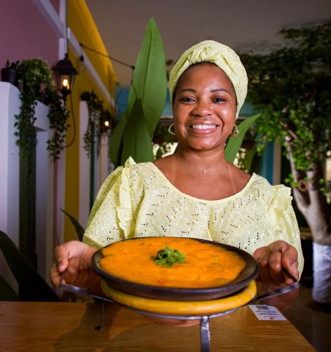 Baiana que fez sucesso com acarajé em Portugal inaugura restaurante em Salvador