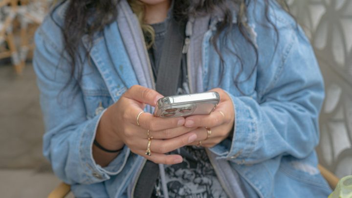 Brasil tem quase 169 milhões de pessoas com celular, diz IBGE; acesso à internet chega a 97,5%