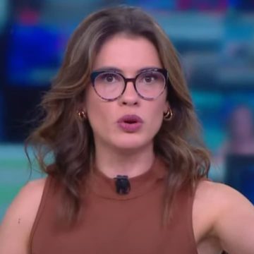 Jornalista da CNN Brasil se atrapalha e chama Bolsonaro de “Bozo” ao vivo; assista