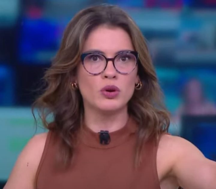 Jornalista da CNN Brasil se atrapalha e chama Bolsonaro de “Bozo” ao vivo; assista