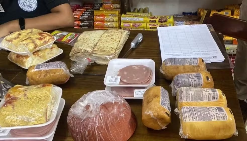Delicatessens de bairros nobres de Salvador são autuadas por venda de produtos vencidos