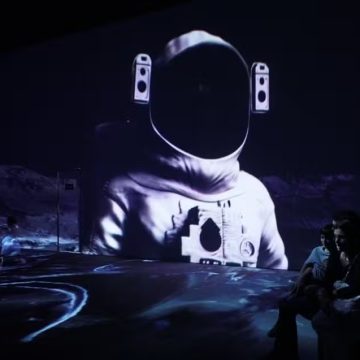 Exposição imersiva Viagem ao Espaço chega a Salvador com super projeções 360° e experiências interativas