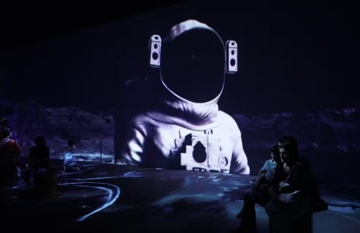 Exposição imersiva Viagem ao Espaço chega a Salvador com super projeções 360° e experiências interativas