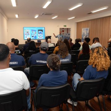 Salvador se prepara para temporada de baleias com oficina voltada ao turismo náutico