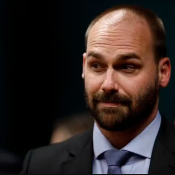 Juristas pedem responsabilização de Eduardo Bolsonaro por articulação de sanções ao Brasil