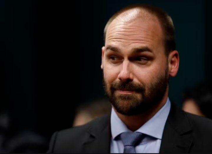 Juristas pedem responsabilização de Eduardo Bolsonaro por articulação de sanções ao Brasil