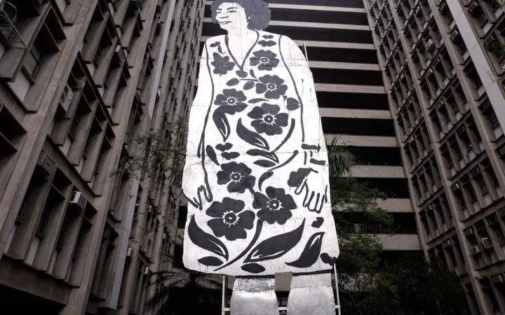 Escultura gigante de Marielle Franco é inaugurada na Uerj