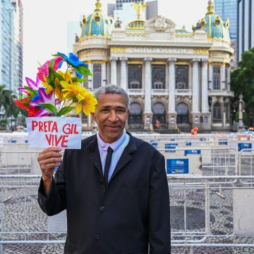 Fãs prestam homenagens no velório de Preta Gil no Theatro Municipal do Rio