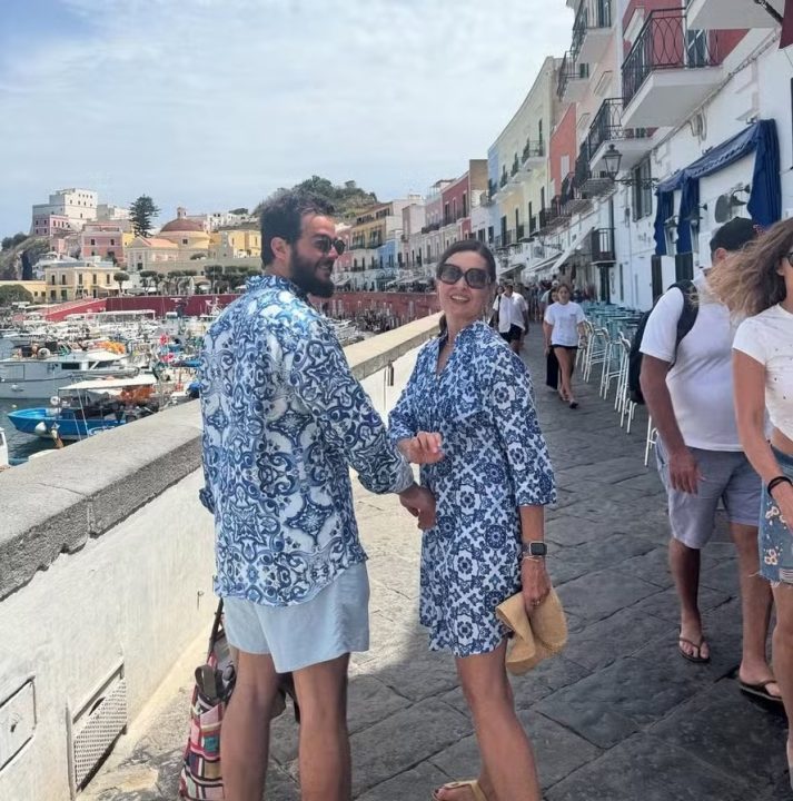 Fátima Bernardes e Túlio Gadêlha combinam looks em passeio pelo verão europeu