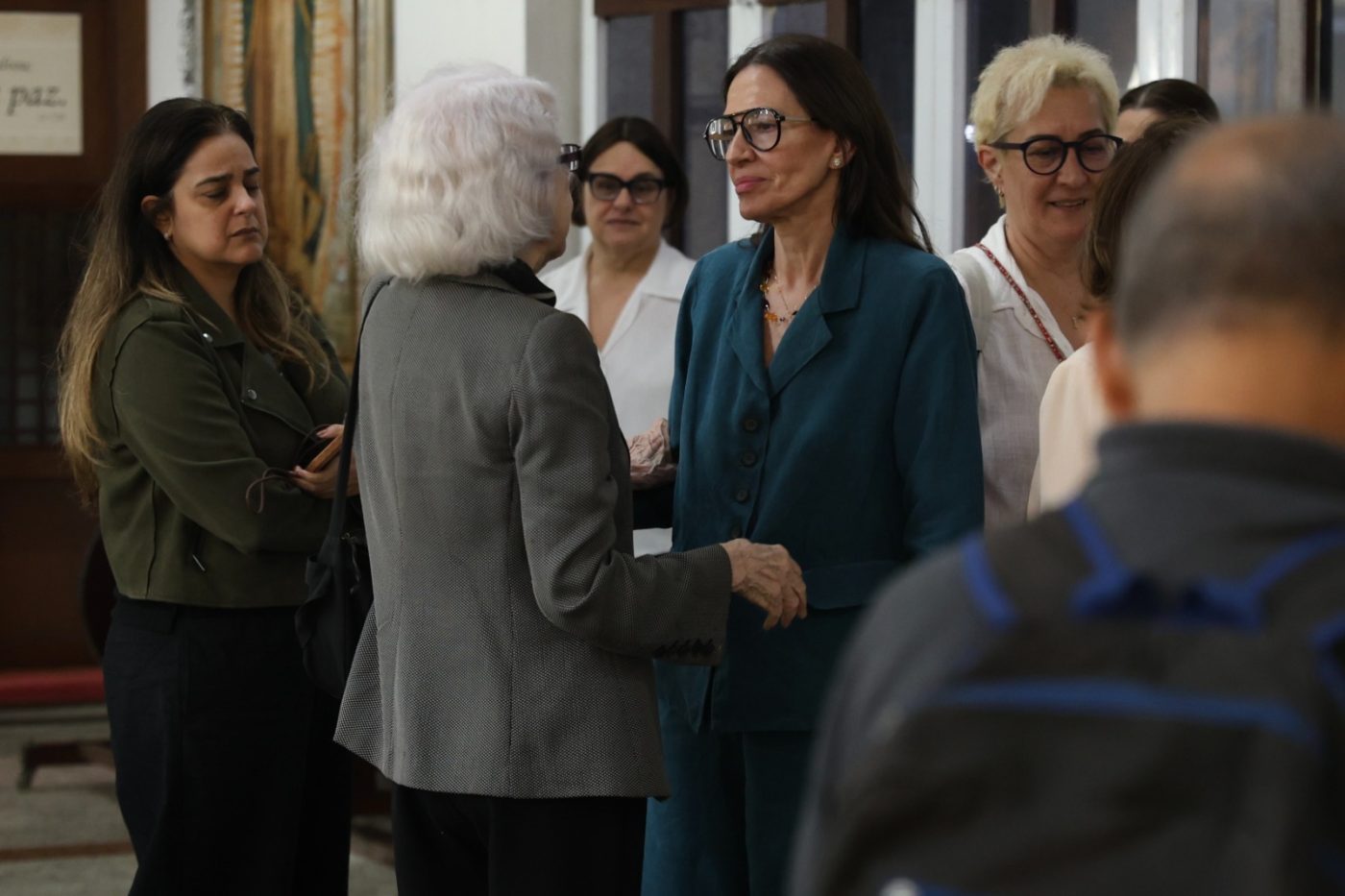 Familiares, amigos e fãs participam de missa em homenagem a Preta Gil no Rio