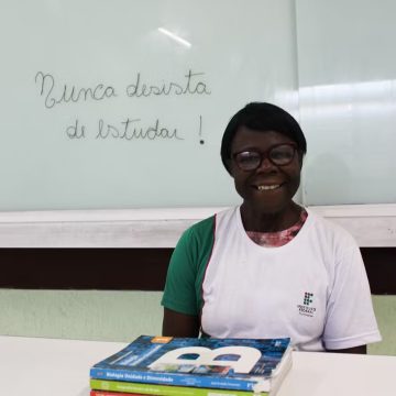 Aos 70 anos, ex-faxineira de Campos dos Goytacazes realiza sonho e entra na faculdade: “Não penso em desistir”
