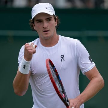Fora das quadras, João Fonseca sobe para 47º no ranking da ATP