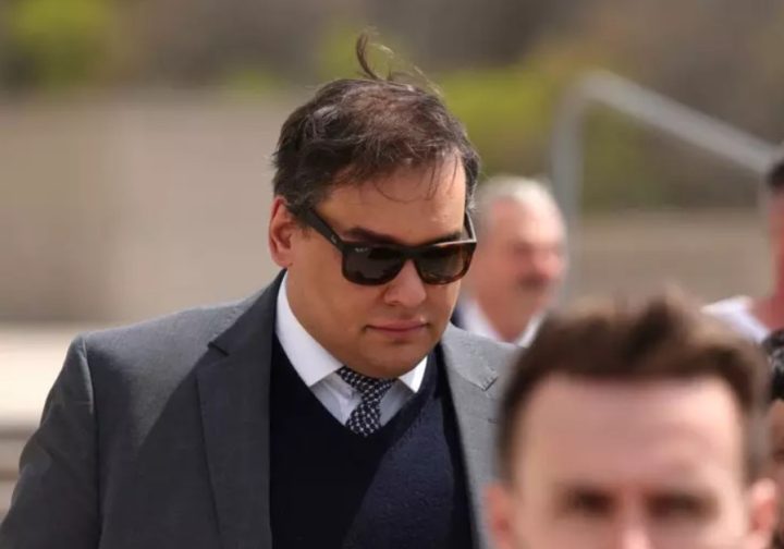 George Santos é preso nos EUA e começa a cumprir pena de sete anos por fraude e falsidade ideológica