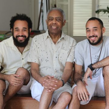 Gilberto Gil encanta com homenagem de aniversário para netos gêmeos