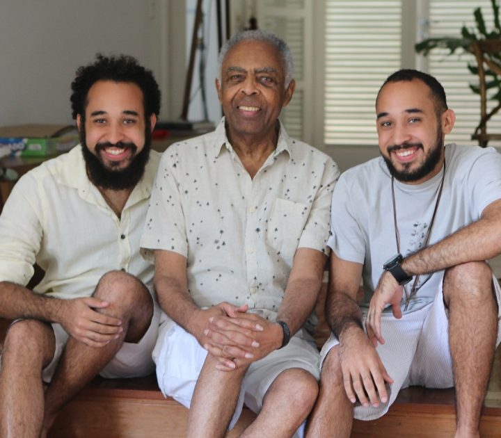 Gilberto Gil encanta com homenagem de aniversário para netos gêmeos