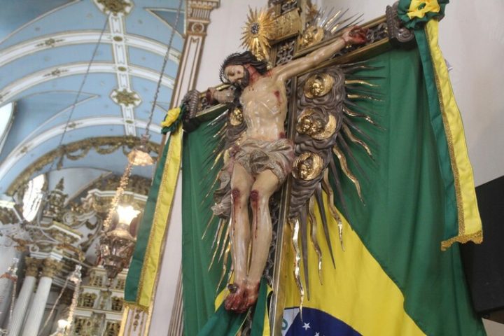 Após seis anos, imagem original do Senhor do Bonfim volta a ser exposta em Salvador
