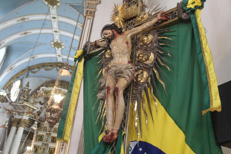 Após seis anos, imagem original do Senhor do Bonfim volta a ser exposta em Salvador