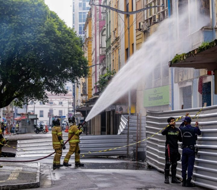 Após incêndio, 20 prédios foram interditados no Comércio
