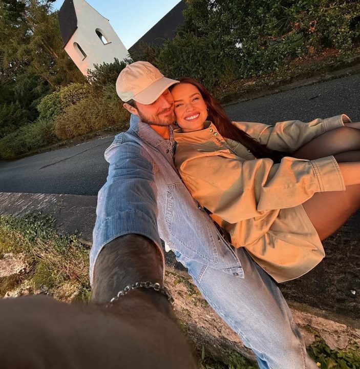 Juliette posa em clima de romance com o noivo na Suíça; veja fotos
