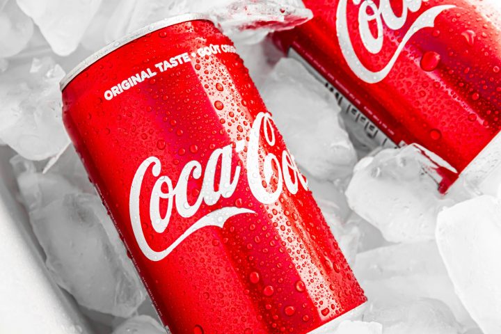 Sob pressão de Trump, Coca-Cola anuncia que vai mudar receita da bebida nos EUA