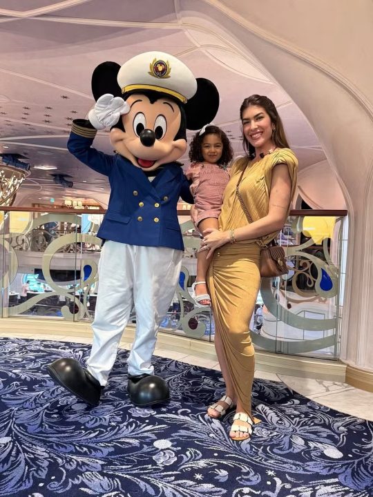 Lore Improta realiza sonho e curte cruzeiro da Disney com a filha Liz; veja fotos