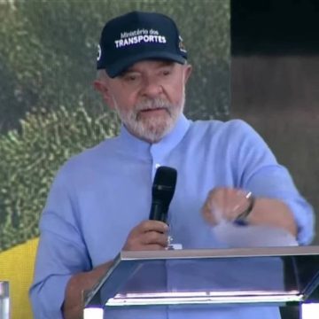 ‘Não vou entregar o país àqueles malucos’, dispara Lula sobre reeleição