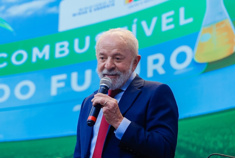 ‘Se cobrar da gente, vamos cobrar também’, diz Lula sobre tarifas dos EUA