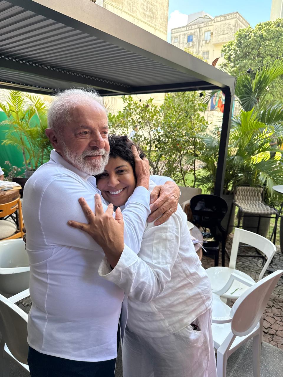 Presidente Lula almoça com autoridades baianas em restaurante dentro de museu em Salvador