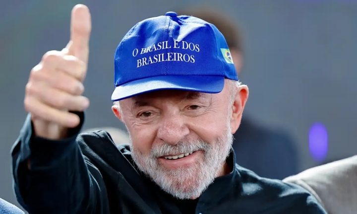 ‘Esse país não baixará a cabeça para ninguém’, diz Lula sobre sanção de Trump