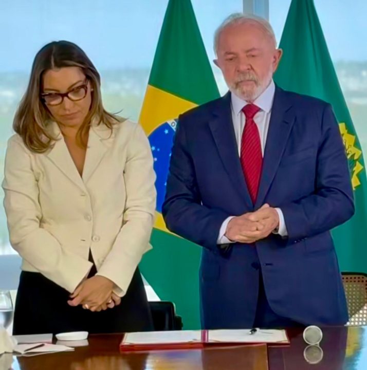 Lula homenageia Preta Gil com minuto de silêncio no Planalto: ‘Uma mulher importante’