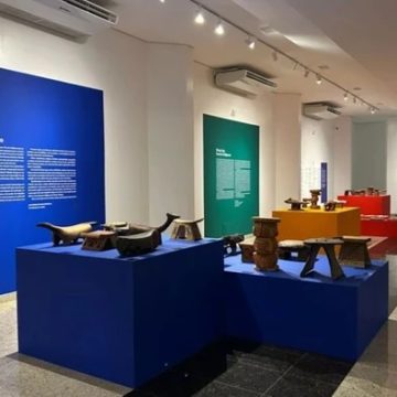 Museu em Salvador recebe exposição com 100 bancos cerimoniais de 39 etnias indígenas