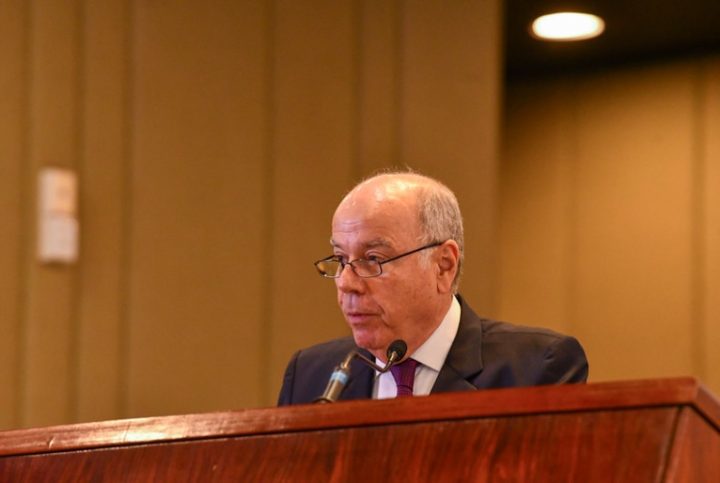 Mauro Vieira desembarca nos EUA e tentará negociar tarifaço anunciado por Trump