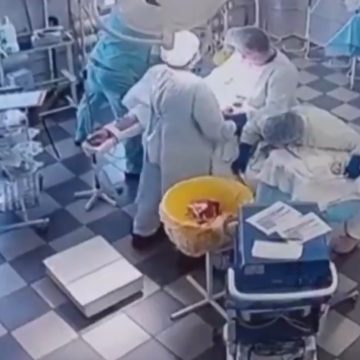 VÍDEO: Médicos são surpreendidos por terremoto durante cirurgia na Rússia