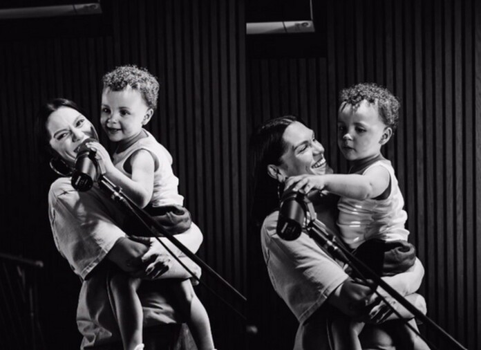 Após ser diagnosticada com câncer de mama, Jessie J desabafa sobre saudade do filho: ‘Dias estranhos’