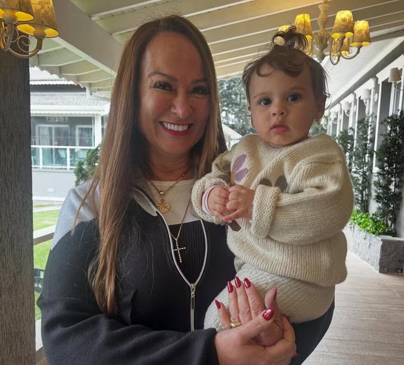 Mãe de Neymar faz rejuvenescimento facial; veja como ficou
