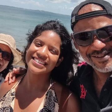 Mãe de Juliana Marins emociona ao mostrar mensagem de despedida da filha