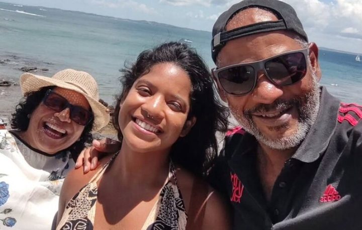 Mãe de Juliana Marins emociona ao mostrar mensagem de despedida da filha
