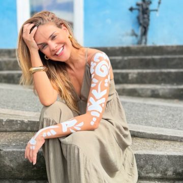 Após apresentar peça em Salvador, Paloma Bernardi visita Pelourinho e o Bonfim