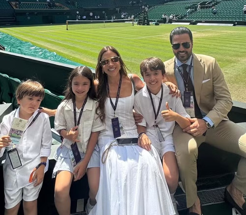 Patrícia Abravanel curte viagem em família no Reino Unido