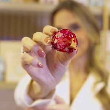Morango do Amor: o doce que viralizou nas redes e já era sensação em confeitaria de Salvador