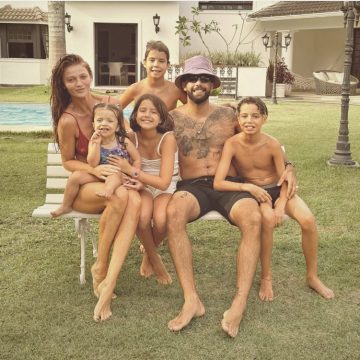 Pedro Scooby fará excursão com 30 amigos e familiares para a Bahia