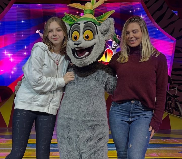 Sheila Mello posta fotos de viagem com a filha e semelhança impressiona: ‘Mini Sheila’