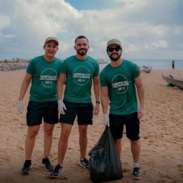 Sustentabilidade! Moura Dubeux promove ação de limpeza na praia do Farol da Barra
