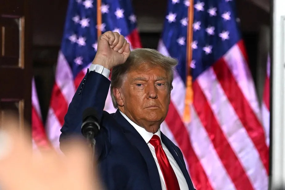 Trump anuncia tarifa de 10% contra países alinhados ao Brics