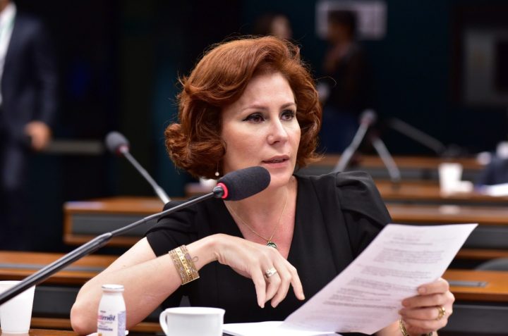Carla Zambelli entra em processo de extradição após ser presa em Roma